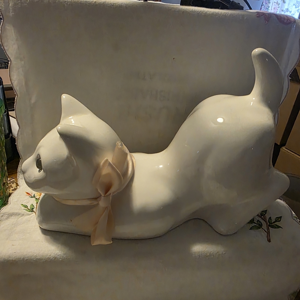 Vintage Elpa Alcobaca White Cat Crouching With Green Glass Eyes From Portugal